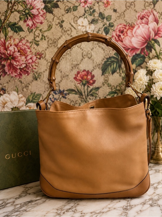 Gucci Handbags - GUCCI calfskin leather shoulder tote bag authenticity included !!